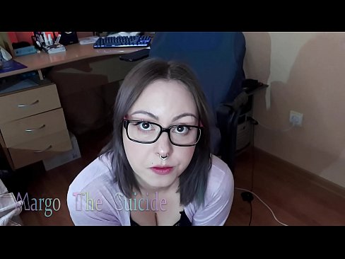 ❤️ Suíonn Cailín Sexy le Gloiní Dildo go domhain ar an gCeamara ❤ Sluts linn ❤